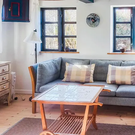 2 Bedroom Gorgeous In Dom wakacyjny Bogø By