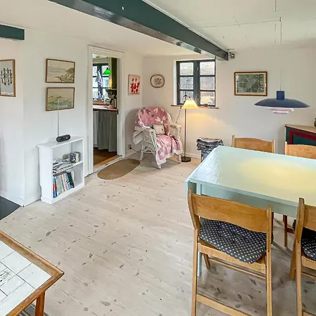 2 Bedroom Gorgeous In Holiday home *