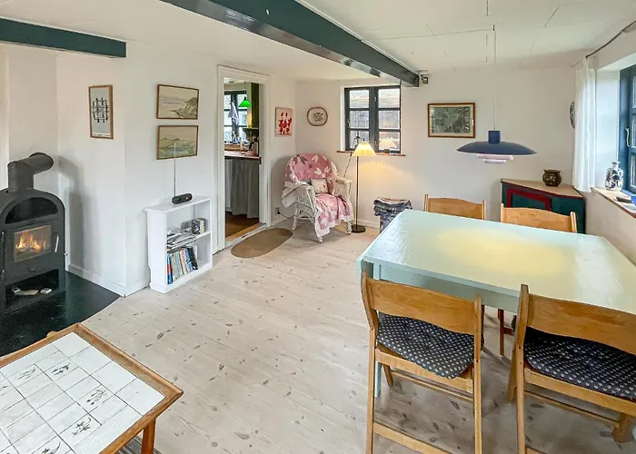 2 Bedroom Gorgeous In Holiday home *
